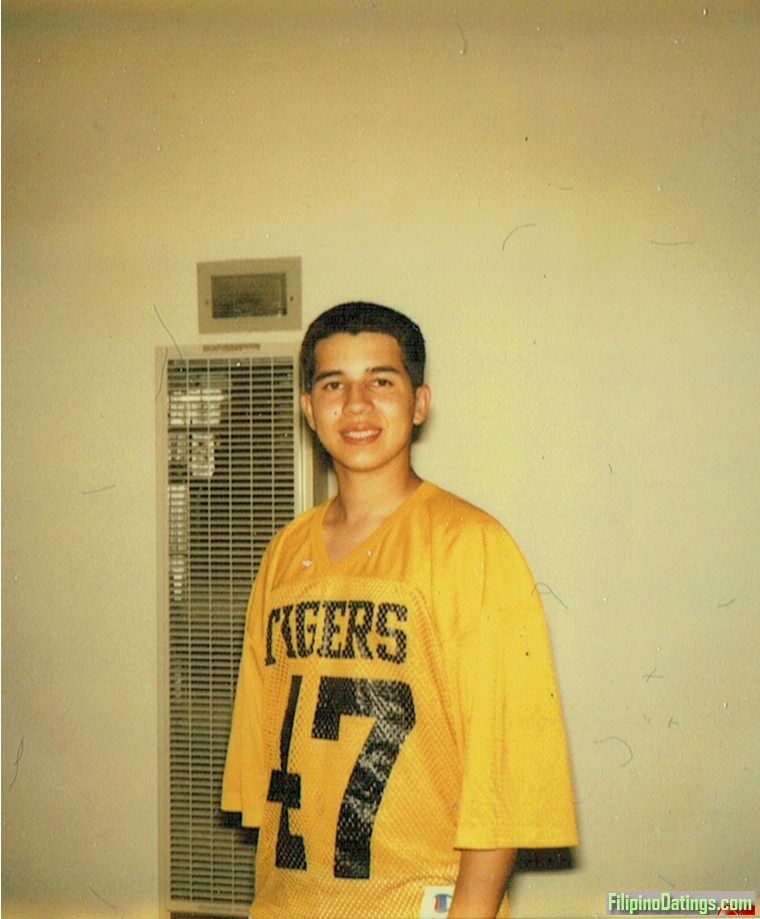 <p>me when I was a kid in high school football san luis Obispo highschool</p>