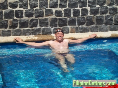 <p>Chillin in the Pinoy sun</p>