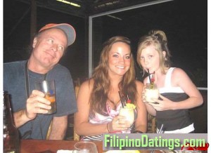 <p>me and my 2 daughers at dinner</p>